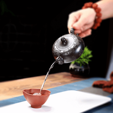 Yixing Zisha Teapot [Dancing Dragon] (Hei Ni – 220ml)