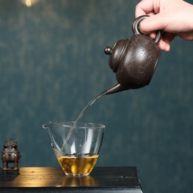 Yixing Zisha Teapot [Dragon Carved Shui Ping] (Zi Ni – 250ml)