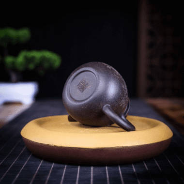Yixing Zisha Teapot [Dragon Egg] (Hei Jin Sha – 170ml)