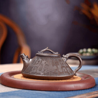 Yixing Zisha Teapot [Dragon Piao] (Gu Tong Ni – 170ml)