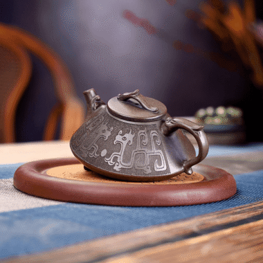 Yixing Zisha Teapot [Dragon Piao] (Gu Tong Ni – 170ml)