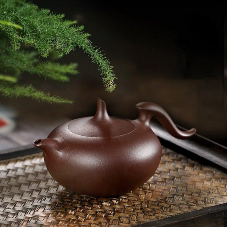 Yixing Zisha Teapot [Feihong Pot] (Zi Ni – 260ml)