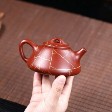Yixing Zisha Teapot [Gold Line Shi Piao] (Dahongpao – 200ml)