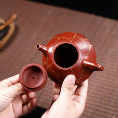 Yixing Zisha Teapot [Gold Line Shi Piao] (Dahongpao – 200ml)