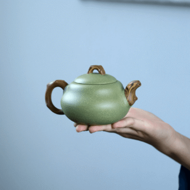Yixing Zisha Teapot [Gourd] (Douqing Sha/Jiao Ni – 240ml)