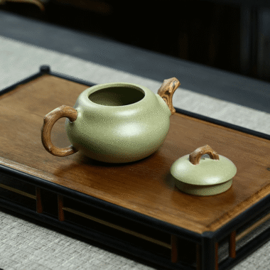 Yixing Zisha Teapot [Gourd] (Douqing Sha/Jiao Ni – 240ml)
