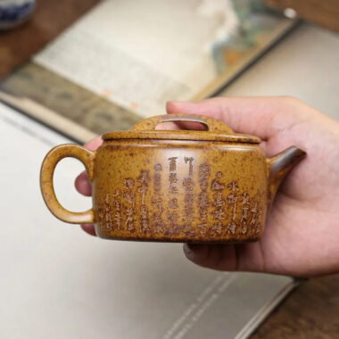 Yixing Zisha Teapot [Guan Canghai Hanwa] (High Temperature Duan Ni – 250ml)