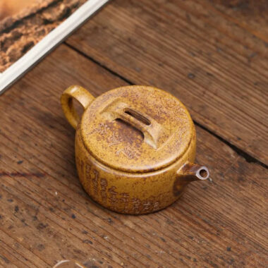 Yixing Zisha Teapot [Guan Canghai Hanwa] (High Temperature Duan Ni – 250ml)