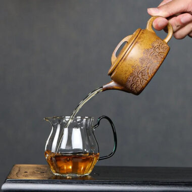 Yixing Zisha Teapot [Guan Canghai Hanwa] (High Temperature Duan Ni – 250ml)
