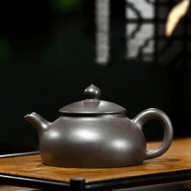 Yixing Zisha Teapot [Han Bian] (Hei Zhu Ni – 190ml)