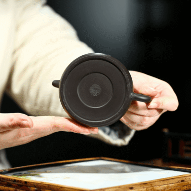 Yixing Zisha Teapot [Han Bian] (Hei Zhu Ni – 190ml)