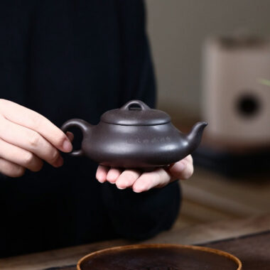 Yixing Zisha Teapot [Han Tang Shi Piao] (Hei Jin Sha – 200ml)