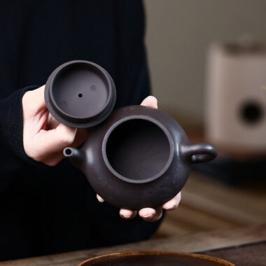 Yixing Zisha Teapot [Han Tang Shi Piao] (Hei Jin Sha – 200ml)