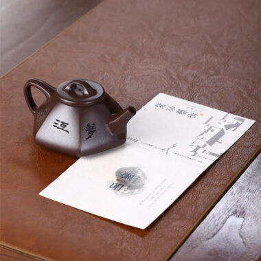Yixing Zisha Teapot [Jiangnan Liufang Ziye Shi Piao] (Zi Ni – 220ml)