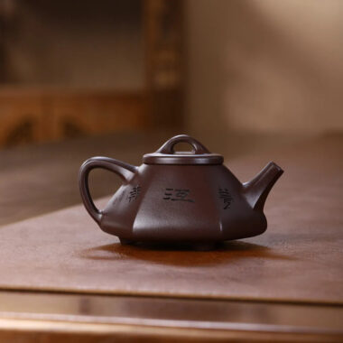 Yixing Zisha Teapot [Jiangnan Liufang Ziye Shi Piao] (Zi Ni – 220ml)