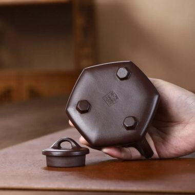 Yixing Zisha Teapot [Jiangnan Liufang Ziye Shi Piao] (Zi Ni – 220ml)