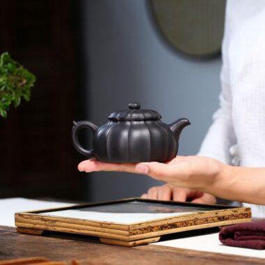 Yixing Zisha Teapot [Jin Nang Bian Zhong] (Hei Ni – 250ml)