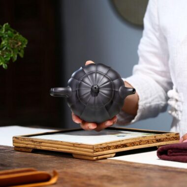 Yixing Zisha Teapot [Jin Nang Bian Zhong] (Hei Ni – 250ml)