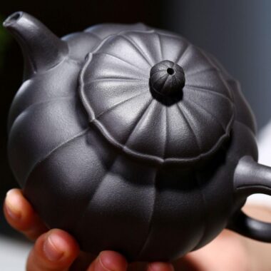 Yixing Zisha Teapot [Jin Nang Bian Zhong] (Hei Ni – 250ml)