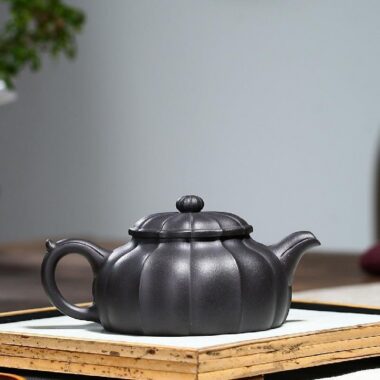 Yixing Zisha Teapot [Jin Nang Bian Zhong] (Hei Ni – 250ml)
