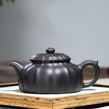 Yixing Zisha Teapot [Jin Nang Bian Zhong] (Hei Ni – 250ml)