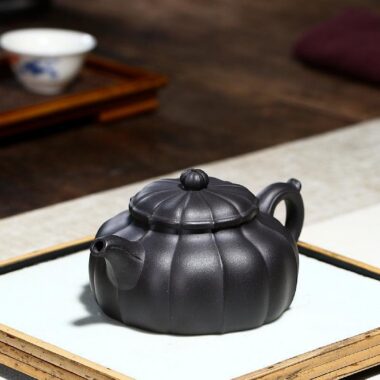 Yixing Zisha Teapot [Jin Nang Bian Zhong] (Hei Ni – 250ml)