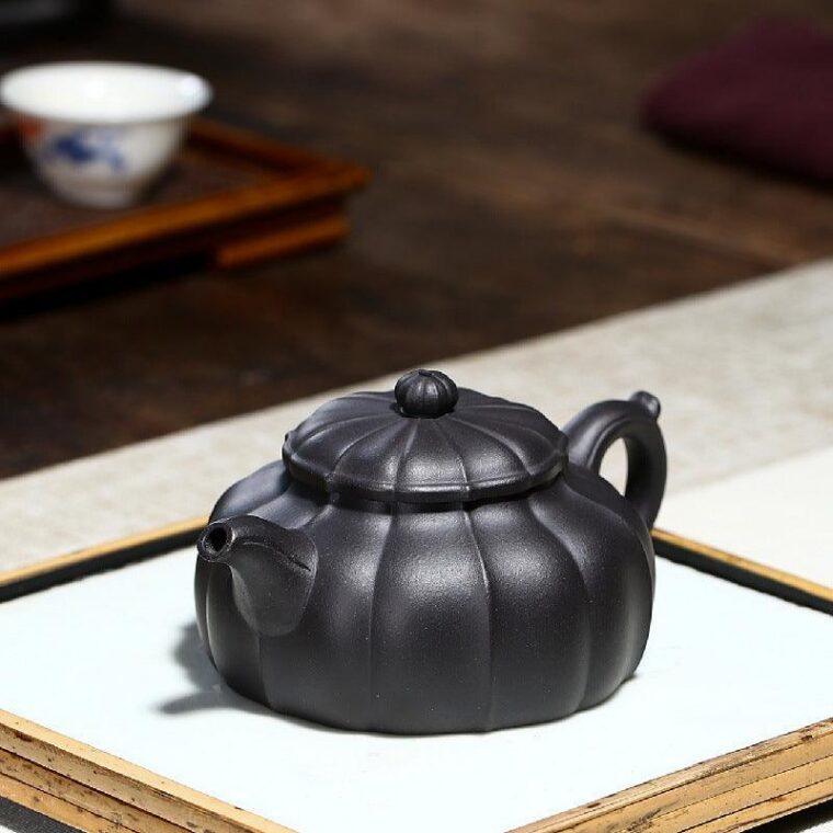 Yixing Zisha Teapot [Jin Nang Bian Zhong] (Hei Ni – 250ml)