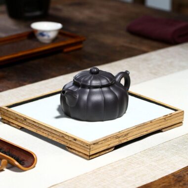 Yixing Zisha Teapot [Jin Nang Bian Zhong] (Hei Ni – 250ml)