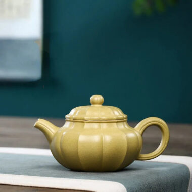 Yixing Zisha Teapot [Jin Wen Fanggu] (Huangjin Duan Ni – 260ml)
