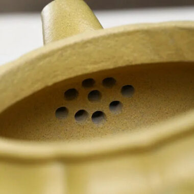 Yixing Zisha Teapot [Jin Wen Fanggu] (Huangjin Duan Ni – 260ml)