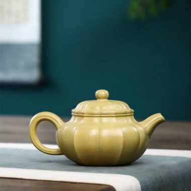 Yixing Zisha Teapot [Jin Wen Fanggu] (Huangjin Duan Ni – 260ml)