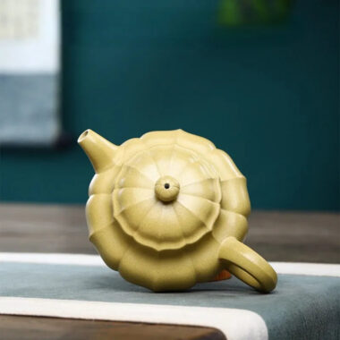 Yixing Zisha Teapot [Jin Wen Fanggu] (Huangjin Duan Ni – 260ml)