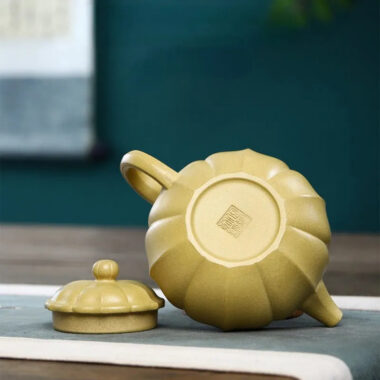 Yixing Zisha Teapot [Jin Wen Fanggu] (Huangjin Duan Ni – 260ml)