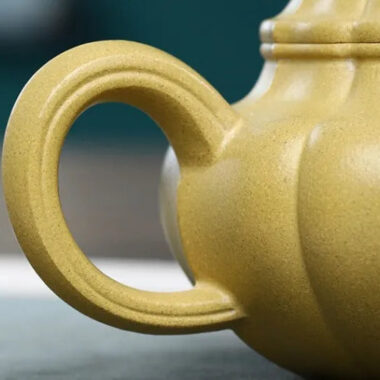 Yixing Zisha Teapot [Jin Wen Fanggu] (Huangjin Duan Ni – 260ml)