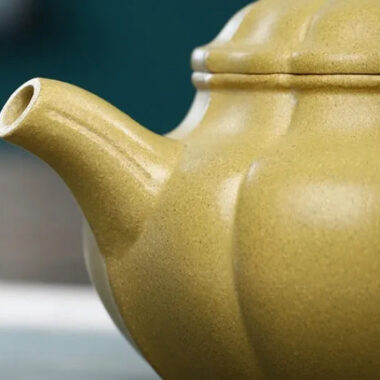 Yixing Zisha Teapot [Jin Wen Fanggu] (Huangjin Duan Ni – 260ml)