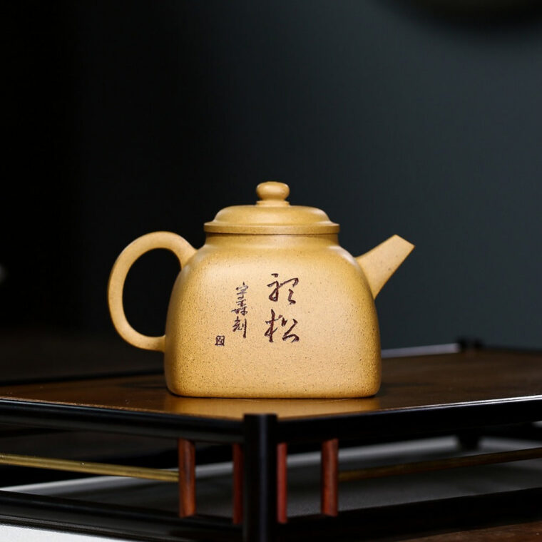 Yixing Zisha Teapot [Jinsong Tanran] (Huang Duan Ni – 260ml)
