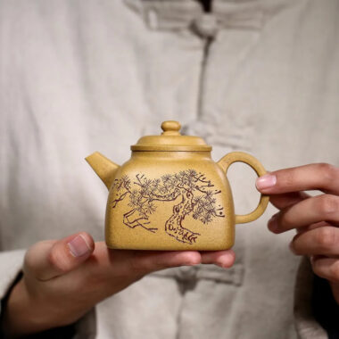 Yixing Zisha Teapot [Jinsong Tanran] (Huang Duan Ni – 260ml)