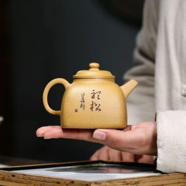Yixing Zisha Teapot [Jinsong Tanran] (Huang Duan Ni – 260ml)