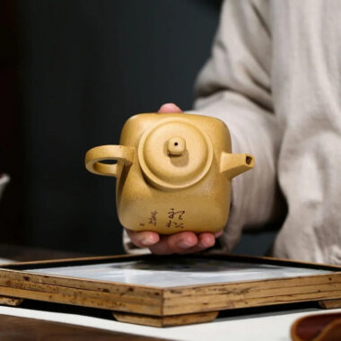 Yixing Zisha Teapot [Jinsong Tanran] (Huang Duan Ni – 260ml)