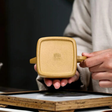 Yixing Zisha Teapot [Jinsong Tanran] (Huang Duan Ni – 260ml)