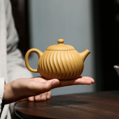 Yixing Zisha Teapot [Jinwen Wendan] (Huangjin Duan Ni – 230ml)