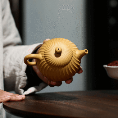 Yixing Zisha Teapot [Jinwen Wendan] (Huangjin Duan Ni – 230ml)