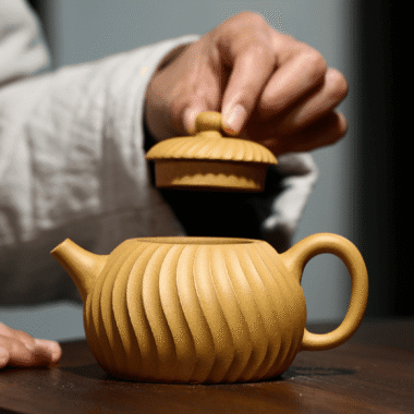 Yixing Zisha Teapot [Jinwen Wendan] (Huangjin Duan Ni – 230ml)