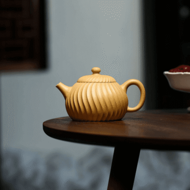 Yixing Zisha Teapot [Jinwen Wendan] (Huangjin Duan Ni – 230ml)