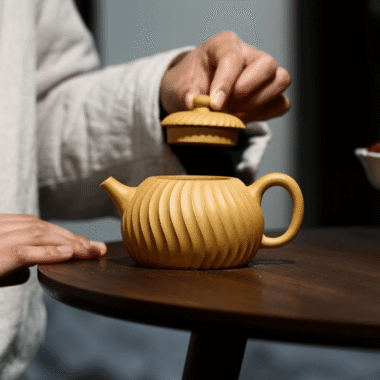 Yixing Zisha Teapot [Jinwen Wendan] (Huangjin Duan Ni – 230ml)