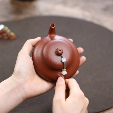 Yixing Zisha Teapot [Junde] (Wrinkled Skin Zhu Ni – 150ml)