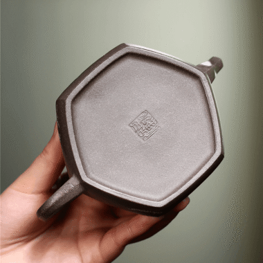 Yixing Zisha Teapot [Lifang Nacai] (Qinghua Ni – 250ml)