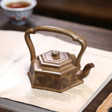 Yixing Zisha Teapot [Liufang Jushi] (Cheng Xiang Ni – 260ml)