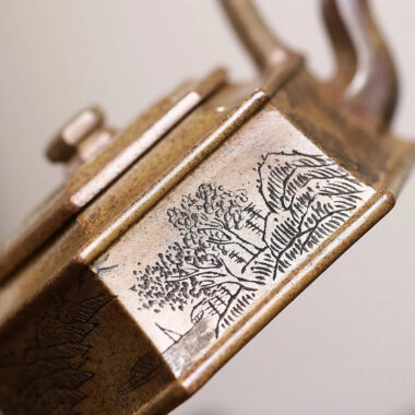 Yixing Zisha Teapot [Liufang Jushi] (Cheng Xiang Ni – 260ml)