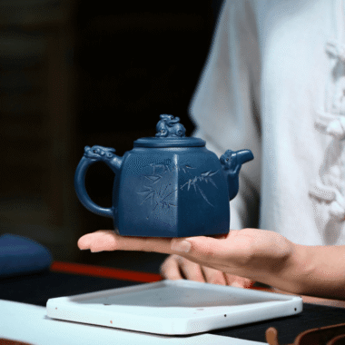 Yixing Zisha Teapot [Liufang Shenyun] (Tian Qing Ni – 320ml)